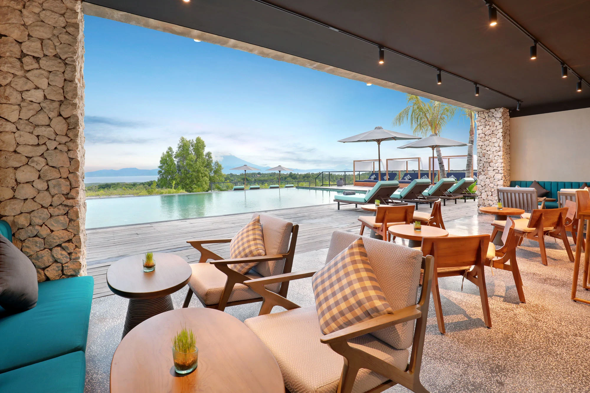 Aroha-Bar-with-pool-and-mountain-view